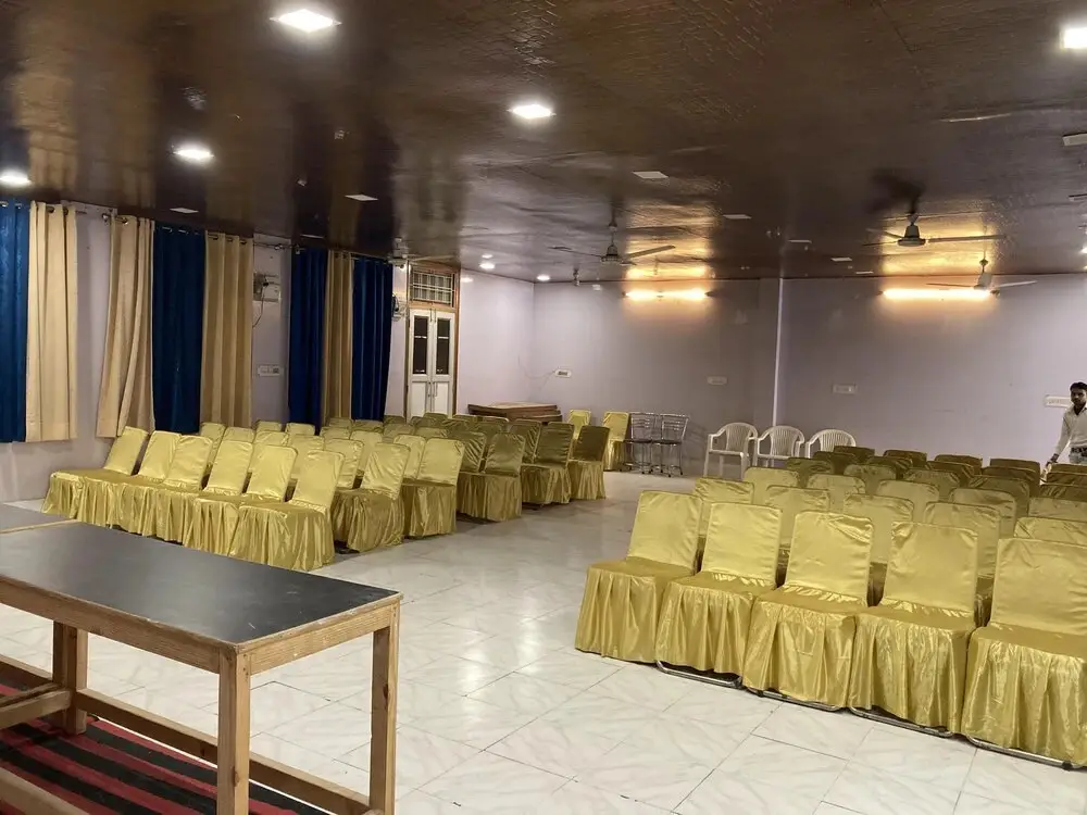 Алвар: Hotel Natraj