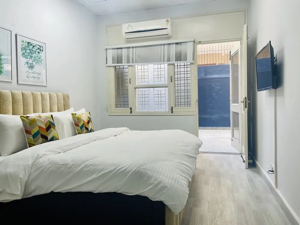 Гуруграм: BluO Modern 1BHK - DLF Galleria Market