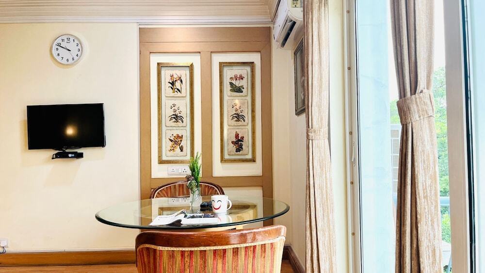 BluO 1BHK - DLF Galleria | BathTub, Balcony, Suite — фото 1