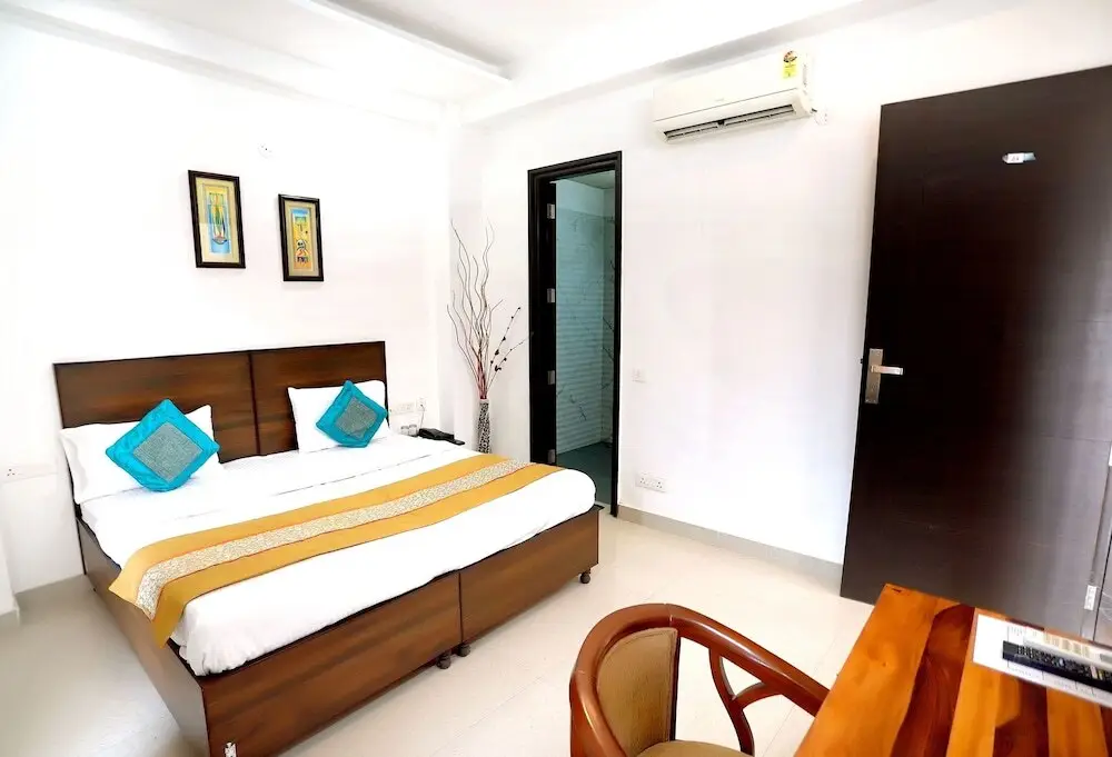 Нойда: Gupta Residency Near Noida Sector 50 Metro Station