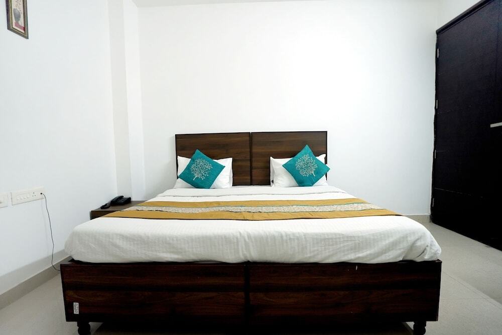 Нойда: Gupta Residency Near Noida Sector 50 Metro Station