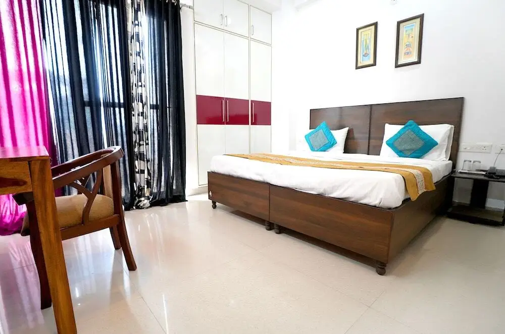 Нойда: Gupta Residency Near Noida Sector 50 Metro Station