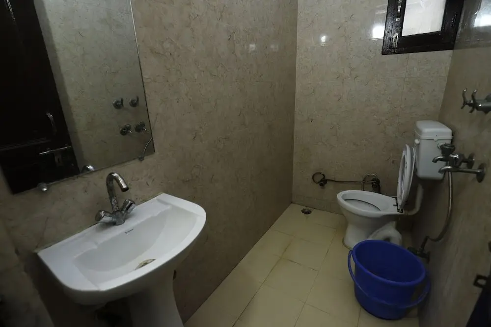 Нью-Дели: Hotel Royal Avenue By F9 Hotels