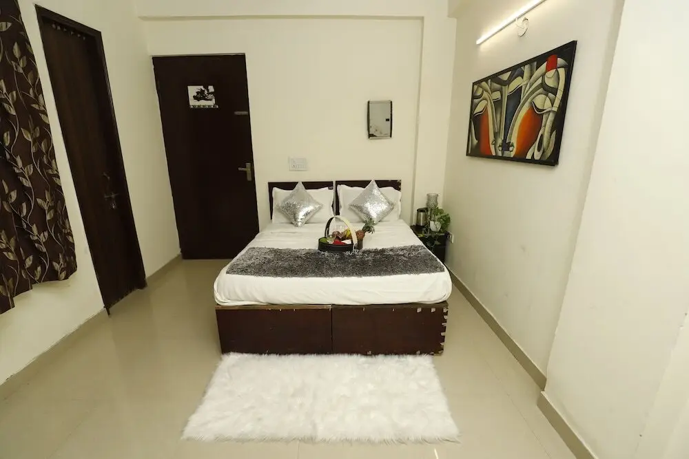 Нью-Дели: Hotel Royal Avenue By F9 Hotels