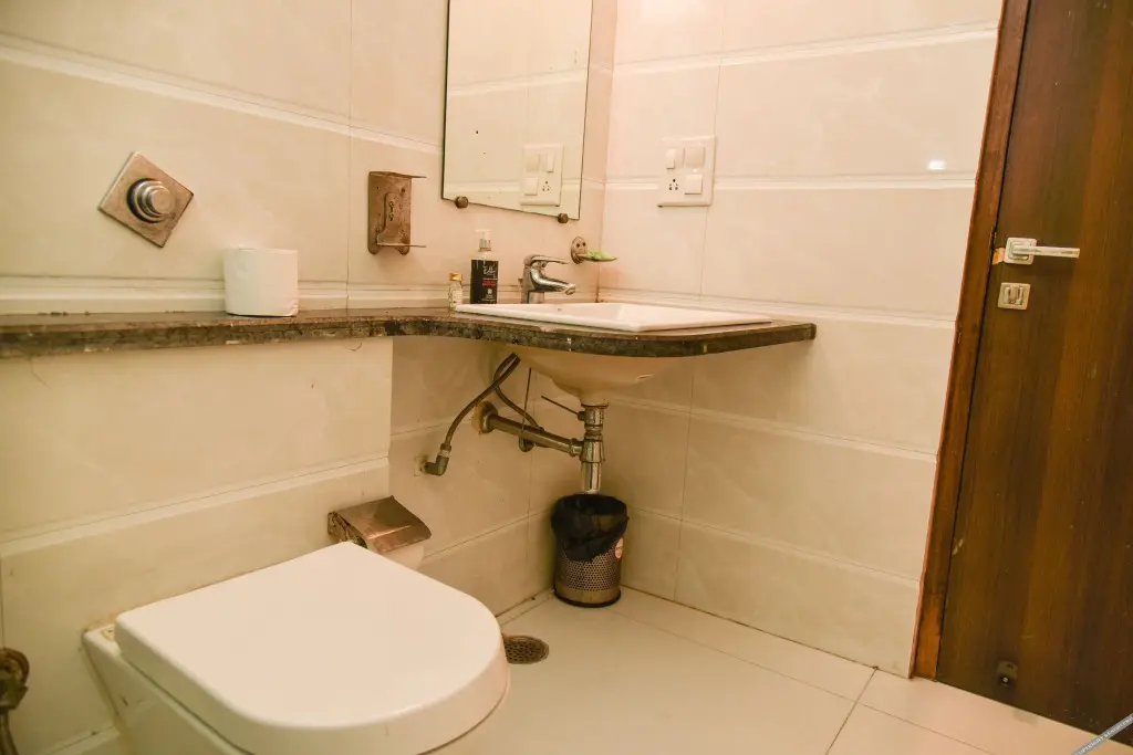 Нью-Дели: Hotel Royal Avenue By F9 Hotels