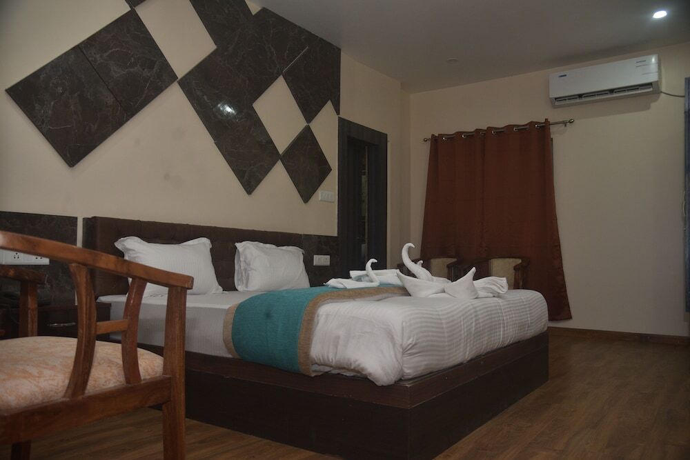 Алипурдуар: Hotel Maa International