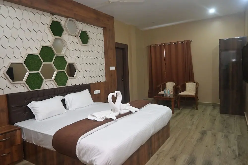 Алипурдуар: Hotel Maa International