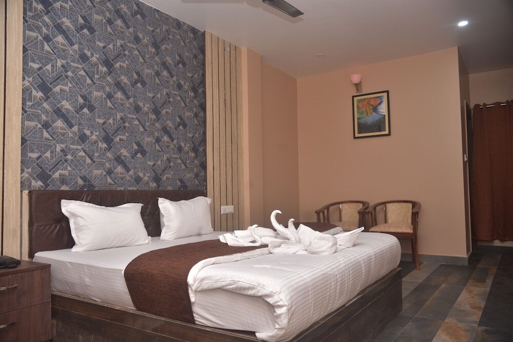 Алипурдуар: Hotel Maa International