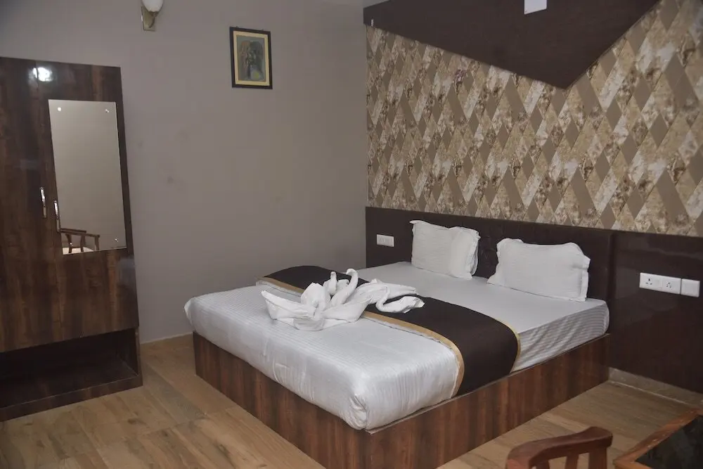 Алипурдуар: Hotel Maa International