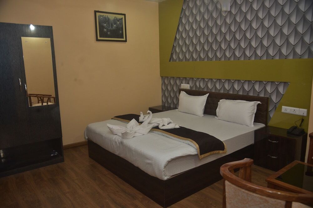 Алипурдуар: Hotel Maa International