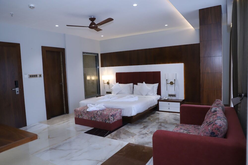 Гвалиор: The Royal Class Hotel