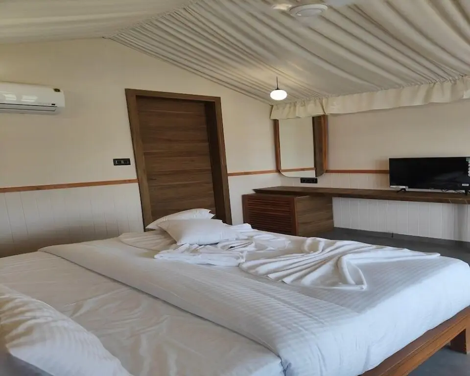 Гарудешвар: Nirvana Resort and Restaurant