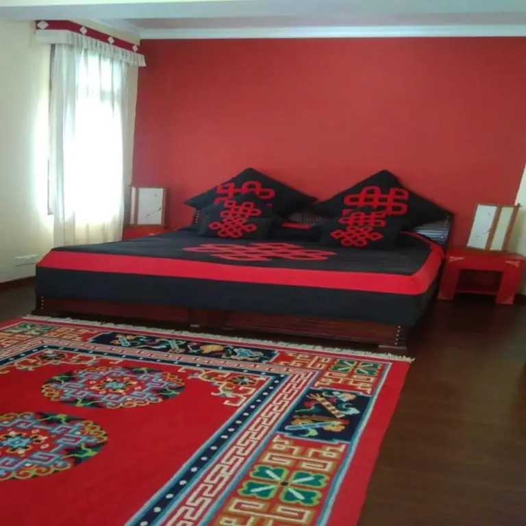 Дармсала: Serkong House