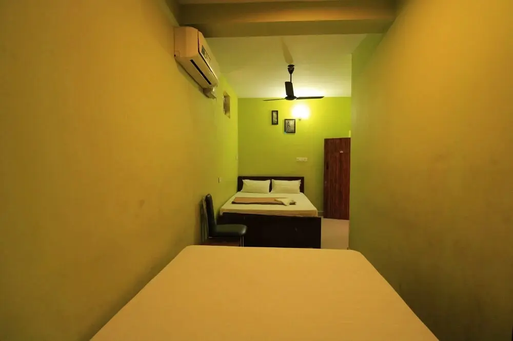 Нелликуппам: KB Lodge