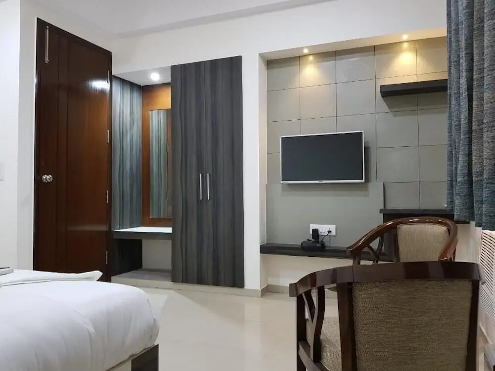 Нойда: Shacon Suites