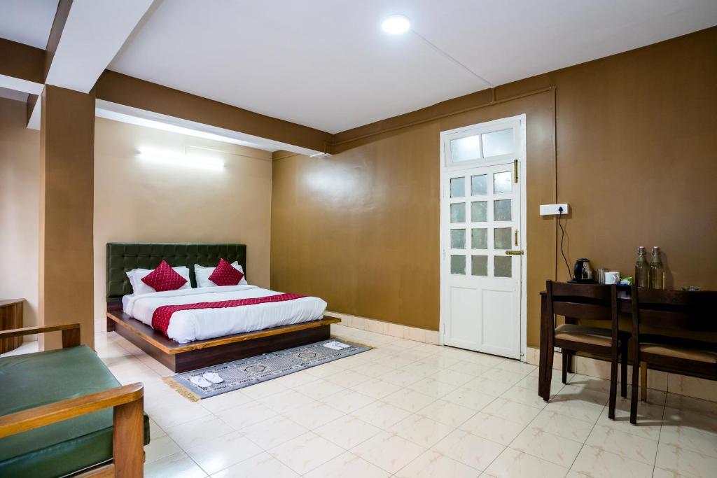 Гангток: Sparrow Juniper Tree 2 min walk To Mg Marg