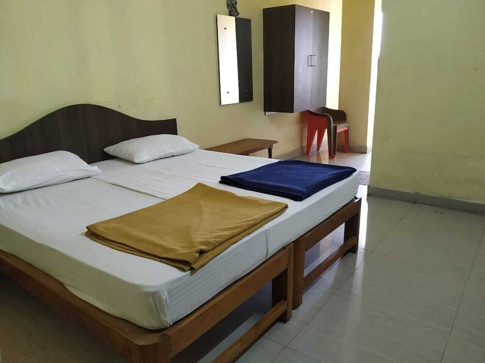 Kyarkoppa: iROOMZ Hotel Vishwa Lodging