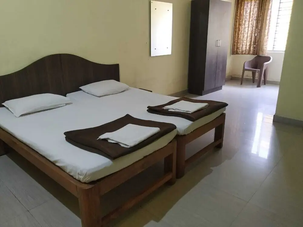 iROOMZ Hotel Vishwa Lodging — фото 1