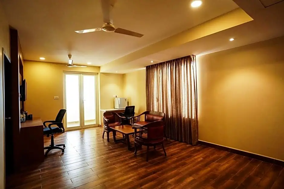 Особая экономическая зона Mahindra World City: V Five Hotel
