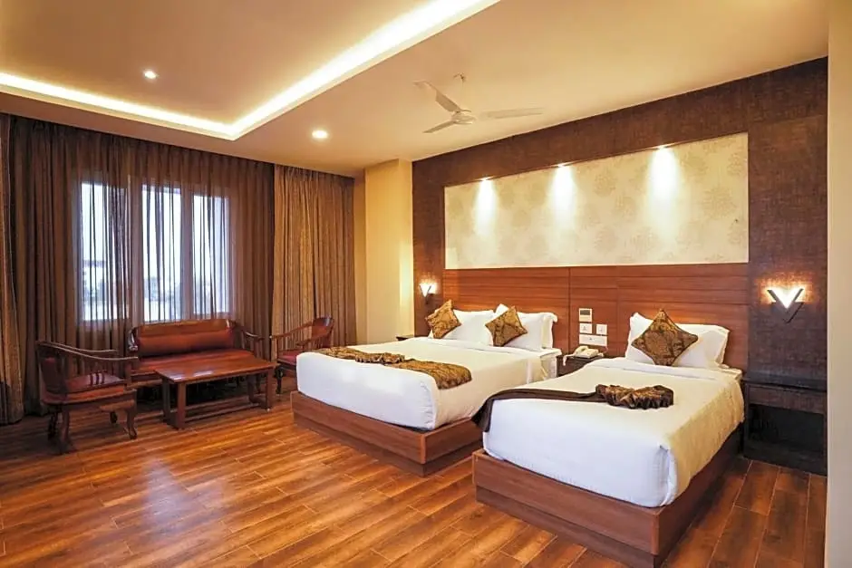 Особая экономическая зона Mahindra World City: V Five Hotel