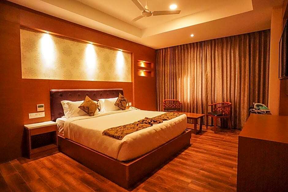 Особая экономическая зона Mahindra World City: V Five Hotel