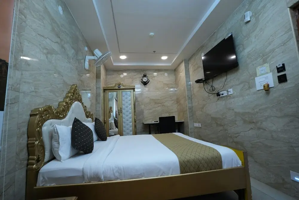 Хидерабад: K N Gupta Group Of Hotel Castle