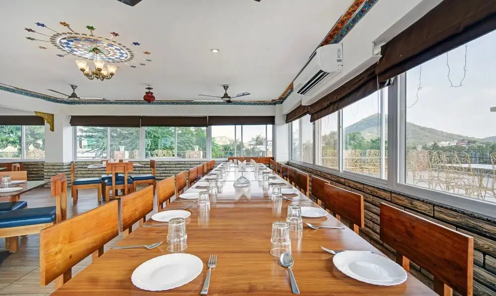 Удаипур: Treebo Trend The Lavit Malhar With Mountain View