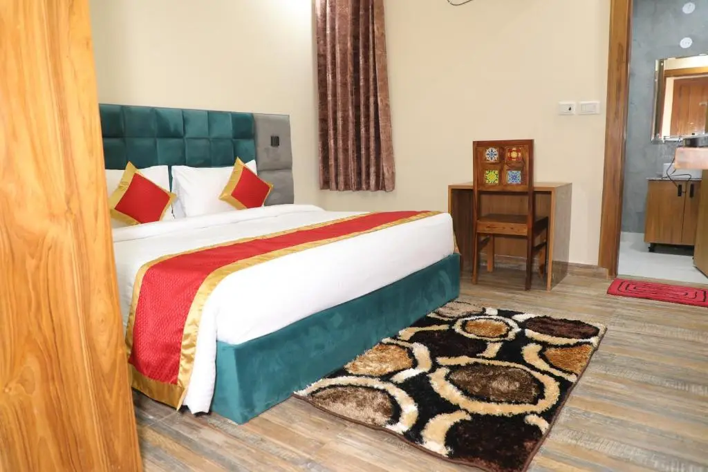 Нойда: Sarla Hotel Inn