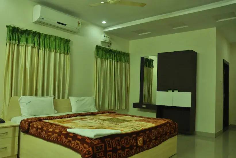 Раджамундри: Hotel Jagadeeswari