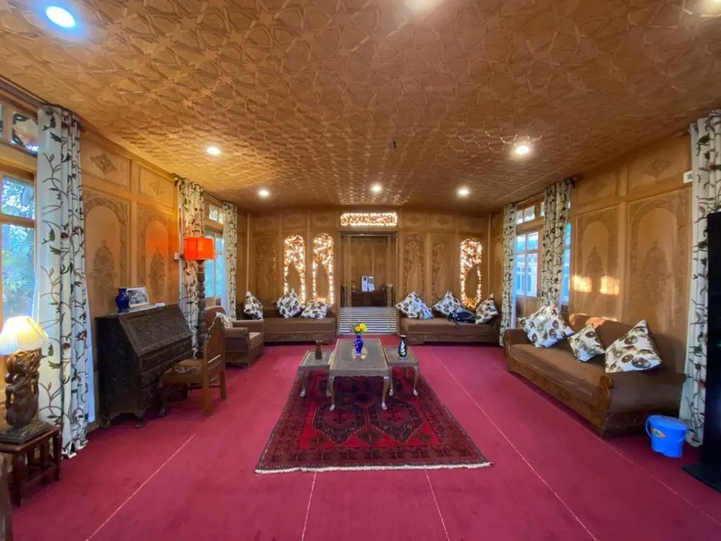 Шринагар: Prince of Kashmir Luxury Houseboat