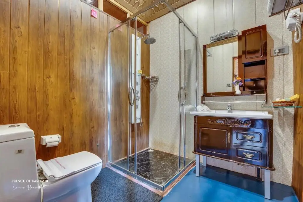 Шринагар: Prince of Kashmir Luxury Houseboat