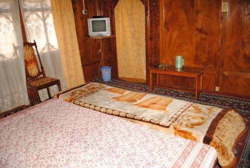 Шринагар: New Chez Henry Houseboat