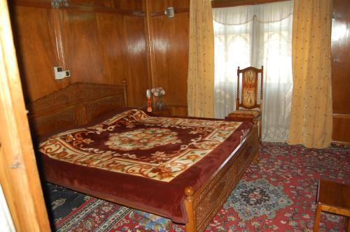 Шринагар: New Chez Henry Houseboat