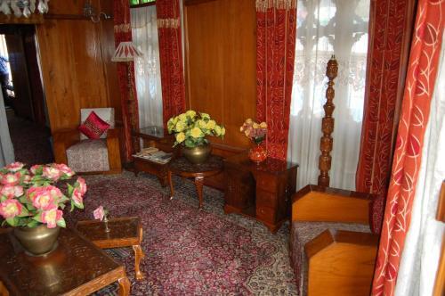 Шринагар: New Chez Henry Houseboat