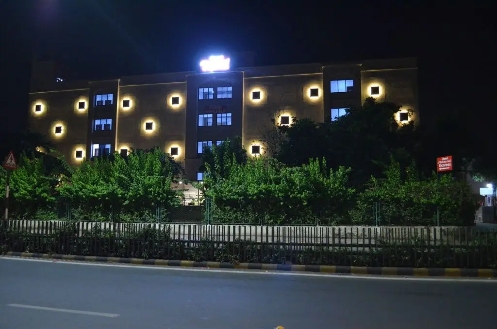 Hotel Ashray Inn Express — фото 1