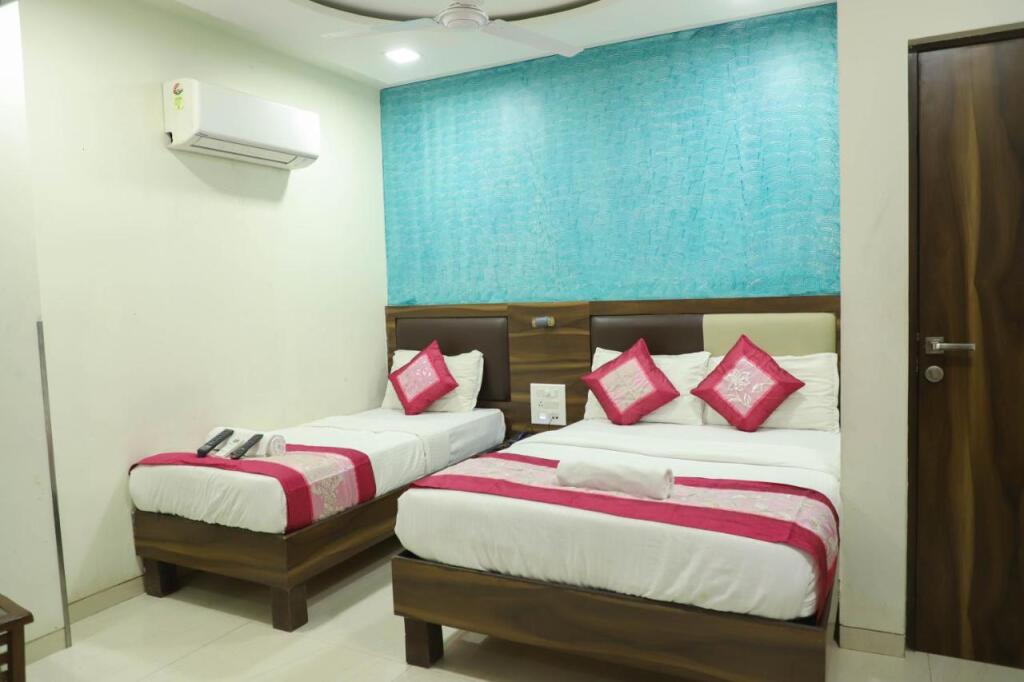 Мумбаи: Hotel Plaza Executive - near BKC