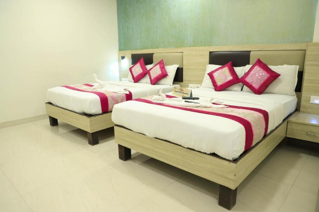Мумбаи: Hotel Plaza Executive - near BKC