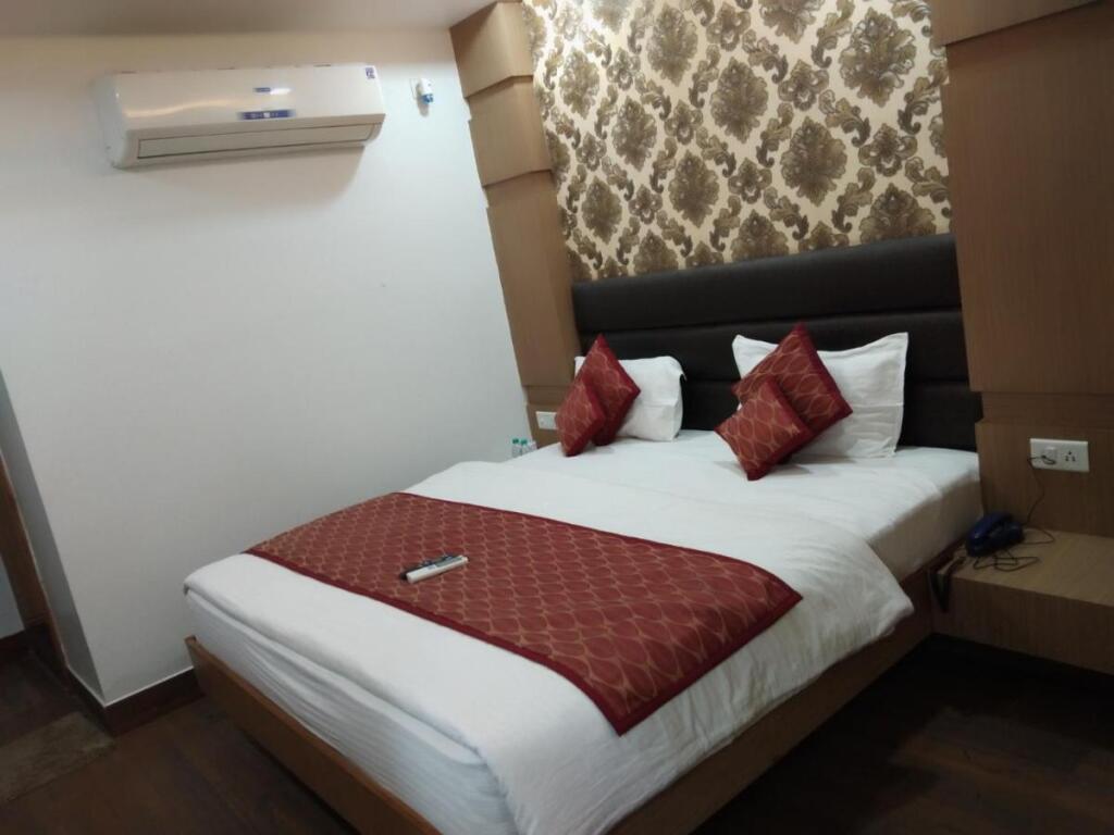 Праяградж: Hotel Pride Inn