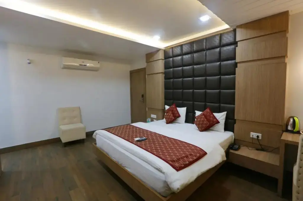 Праяградж: Hotel Pride Inn