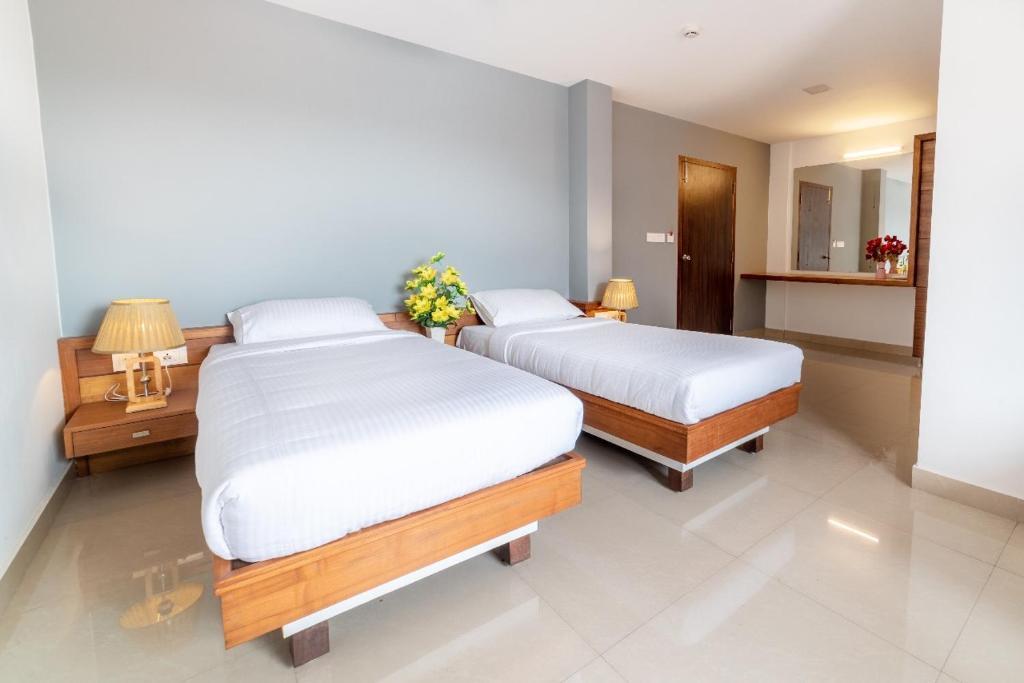Чираккал: Hotel BKM International