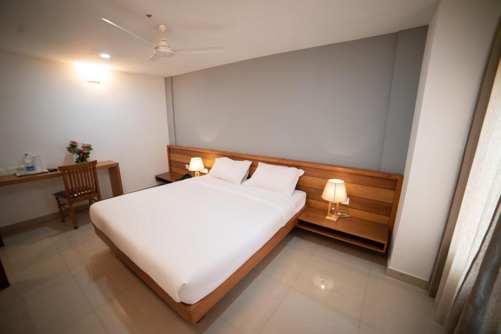 Чираккал: Hotel BKM International