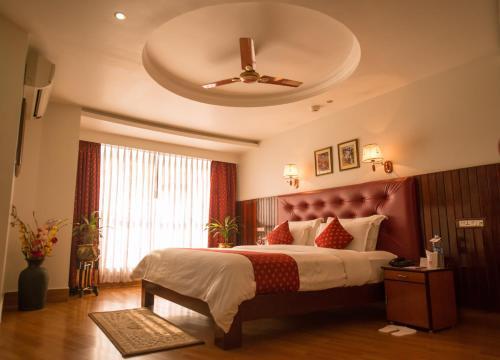 Импхал: The Classic Hotel