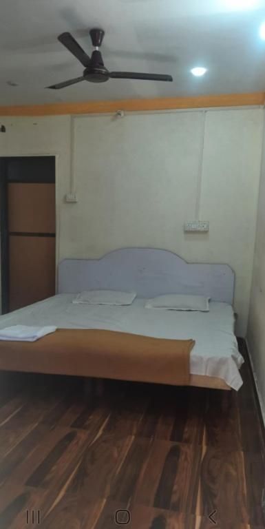 Малван: Nitish home stay ac room
