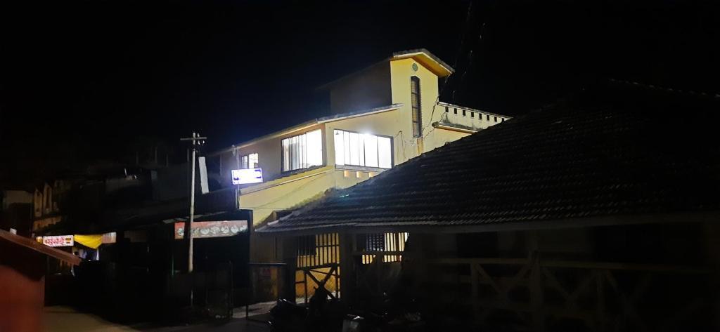 Nitish home stay ac room — фото 1