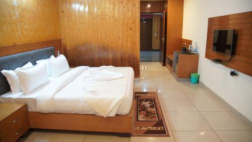 Нурпур: Hotel KARA
