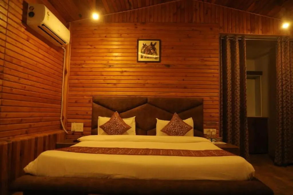 Шивпури: HOA Resorts