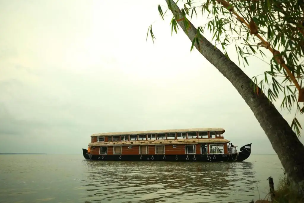 Аллеппи: Casino Houseboats