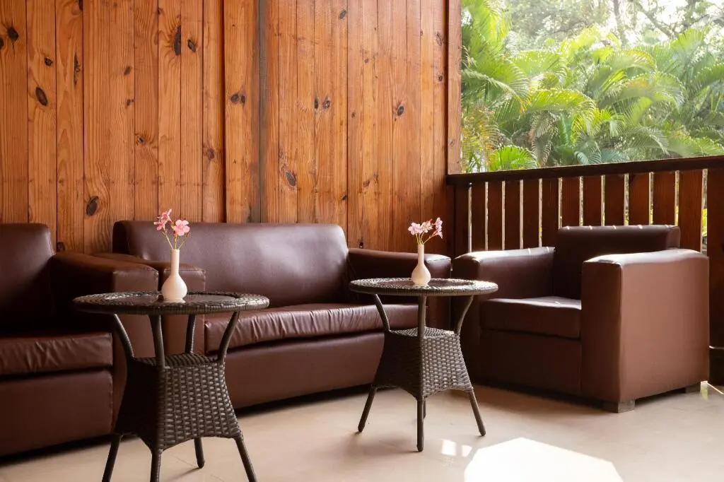 Морджим: Stone Wood Village Resort - Morjim Beach