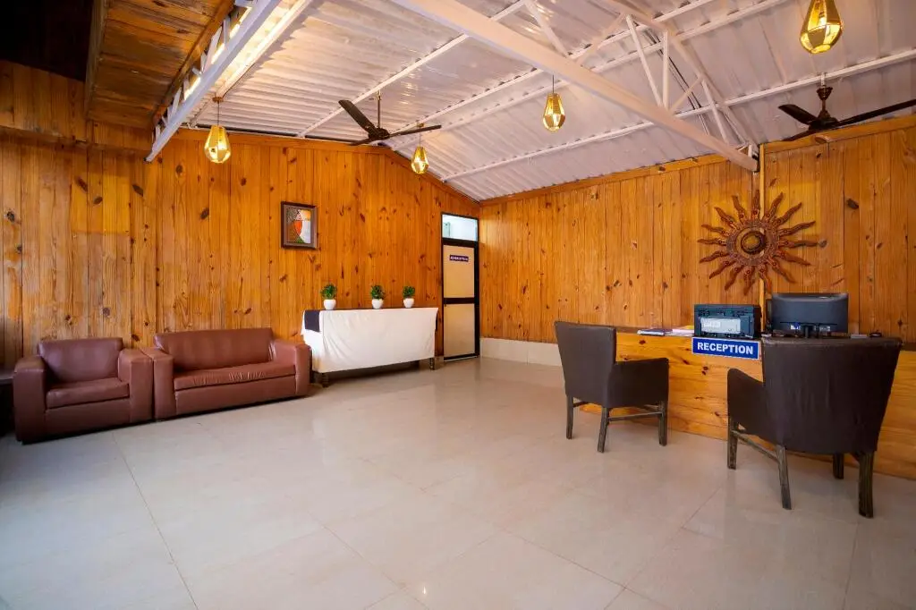 Морджим: Stone Wood Village Resort - Morjim Beach