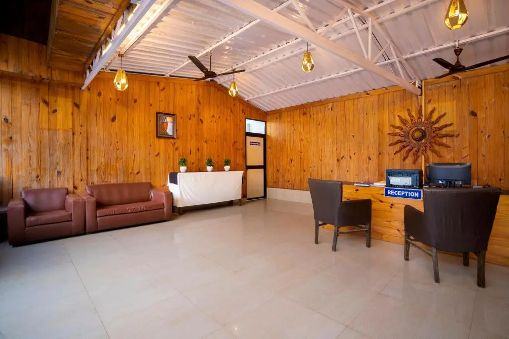 Морджим: Stone Wood Village Resort - Morjim Beach